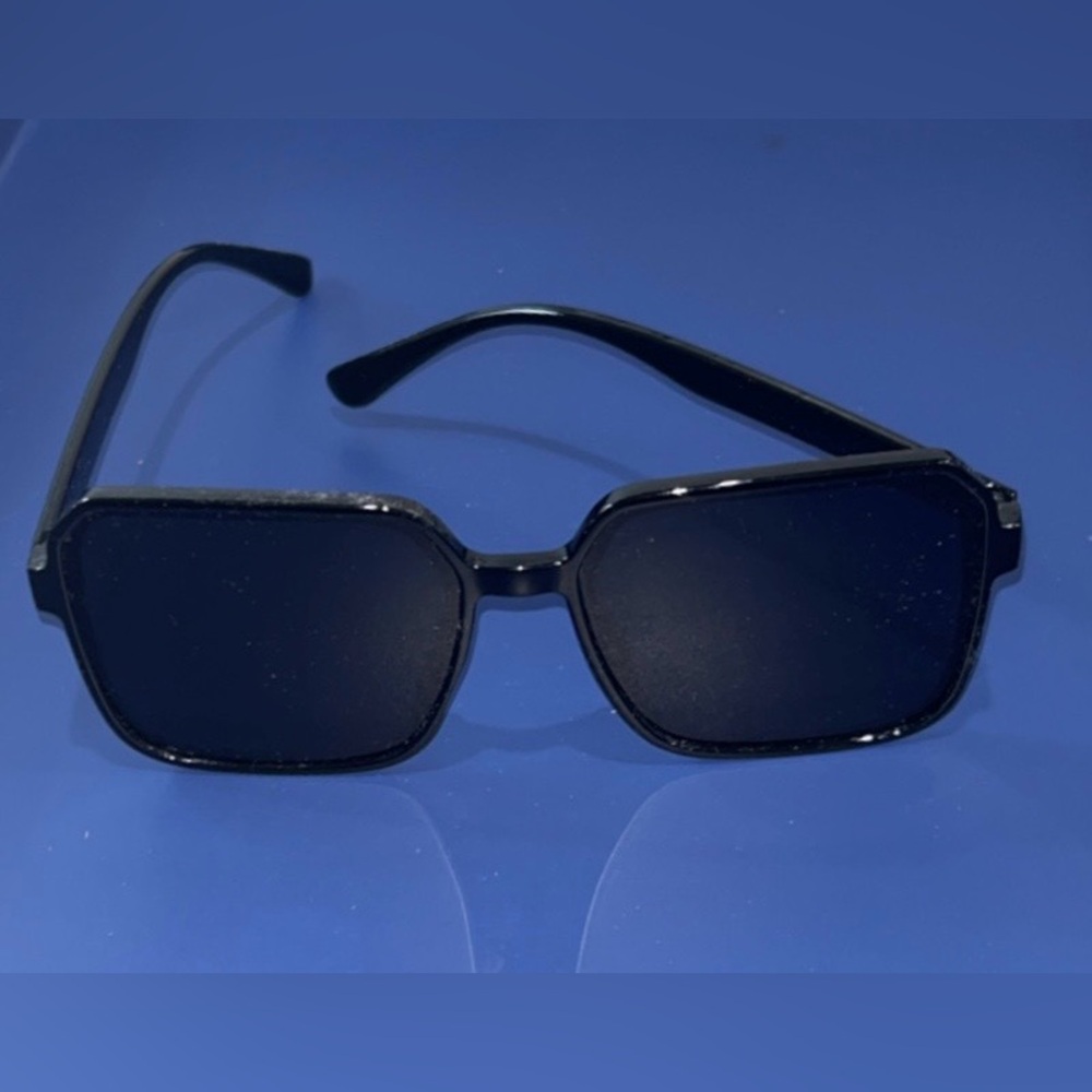 Sleek Black Rectangular Sunglasses BRAND NEW
